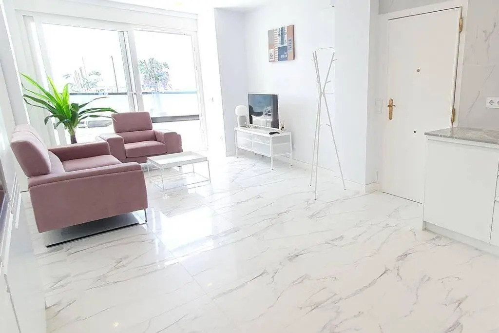 SKOL 645. Exclusive Three Bedrooms Apartment with Sea Views