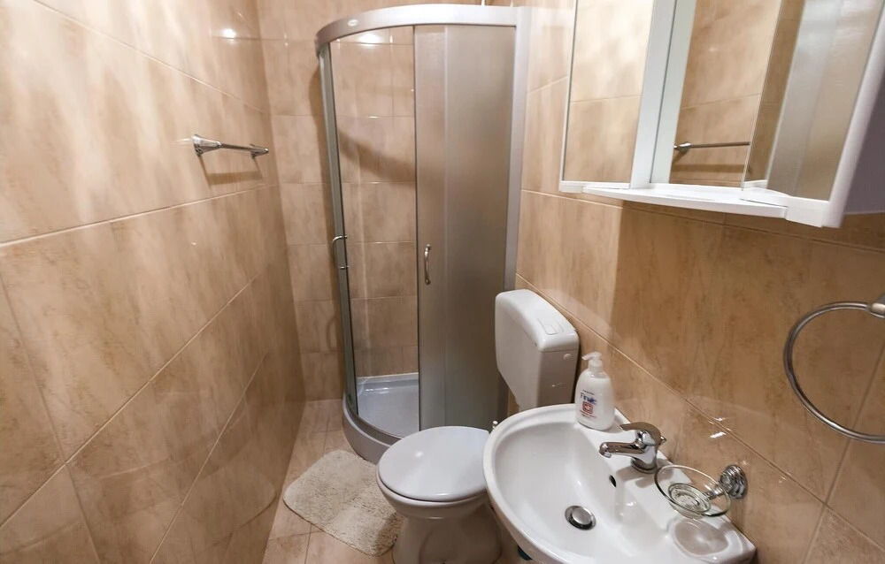 Two-Bedroom Holiday Home In Divsici
