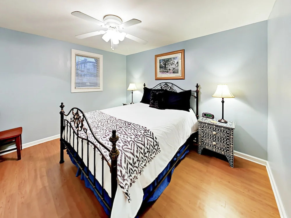 Charming Unit D - 2 Br Duplex
