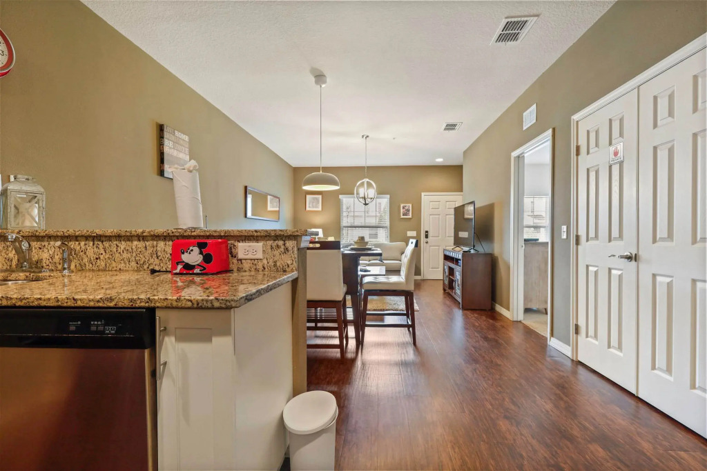 Family Spacious 3BR Townhouse With Pool Access