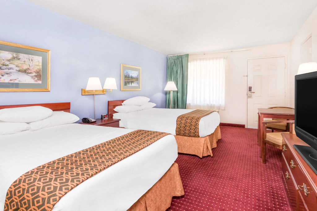 Days Inn by Wyndham Lavonia