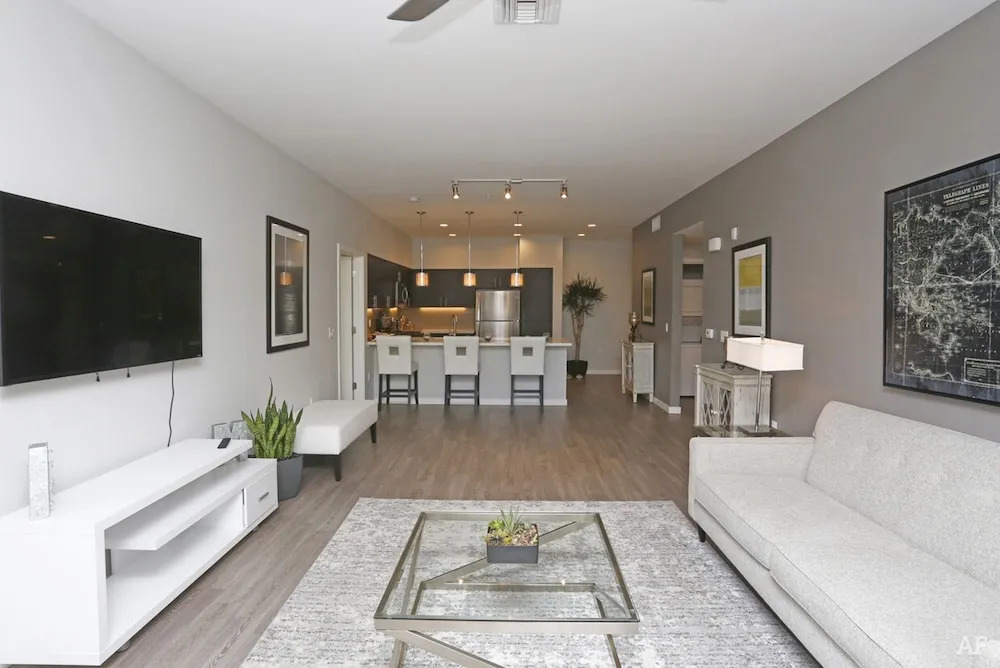 Luxury Condos at Anton Menlo w Pool & Amenities