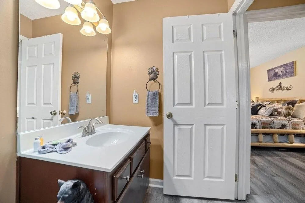 Strollin' Bear 3 Bedroom Home by Redawning