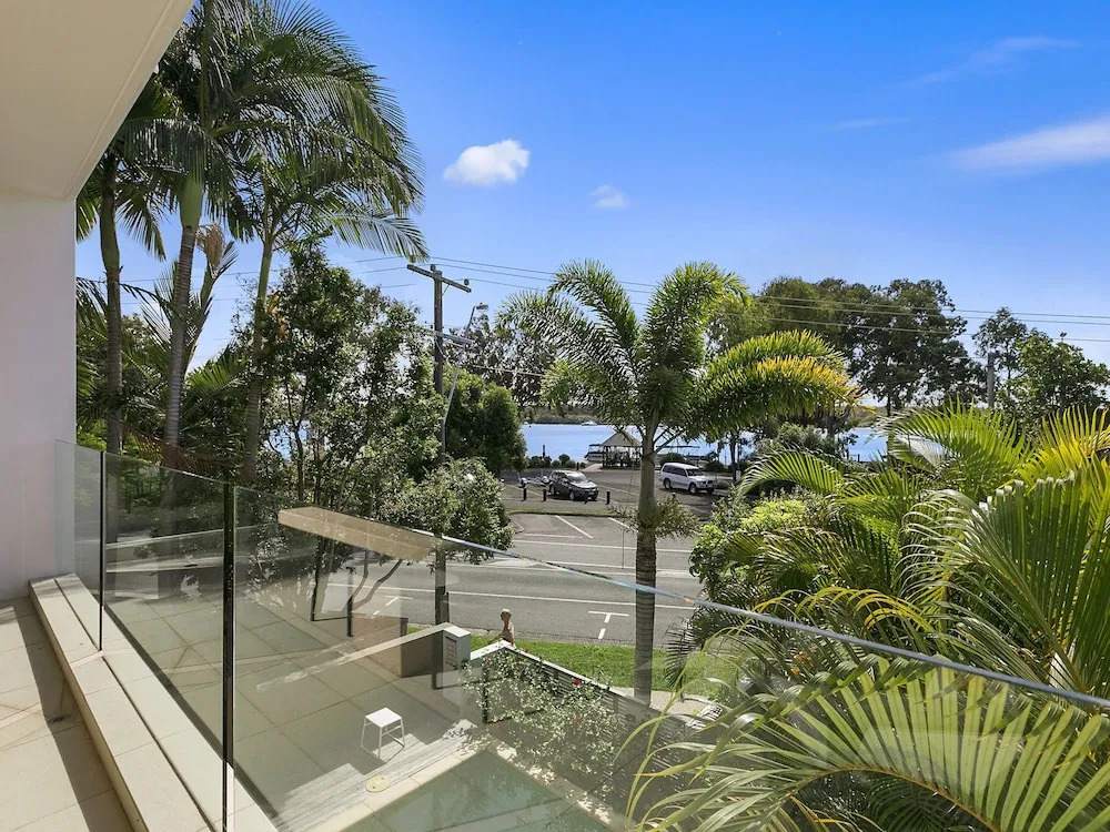 Stunning Riverfront Apartment in Noosaville - Unit 2 Wai Cocos 215 Gympie Terrace