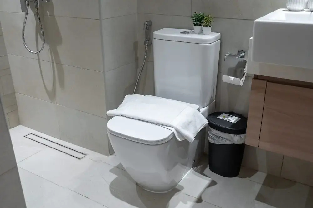 Homey Studio Apartment Perfect for 2 at Azizi Riviera 46
