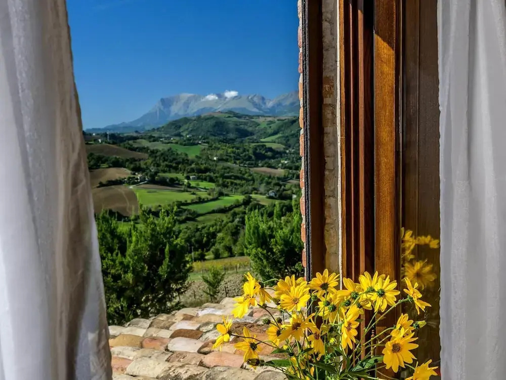 Gorgeous Apartment with Pool near Sibillini Mountains