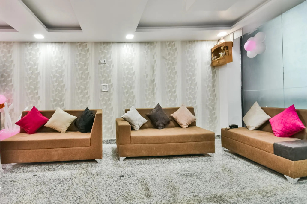 OYO 62418 Hotel Royal Palace