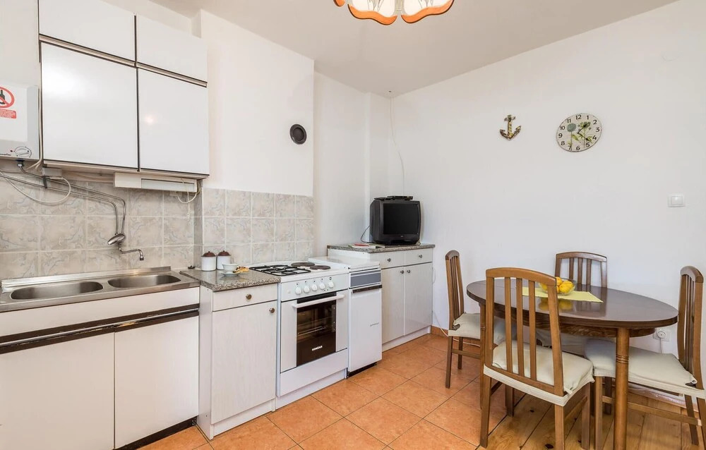 2 Bedroom Nice Home In Prizna