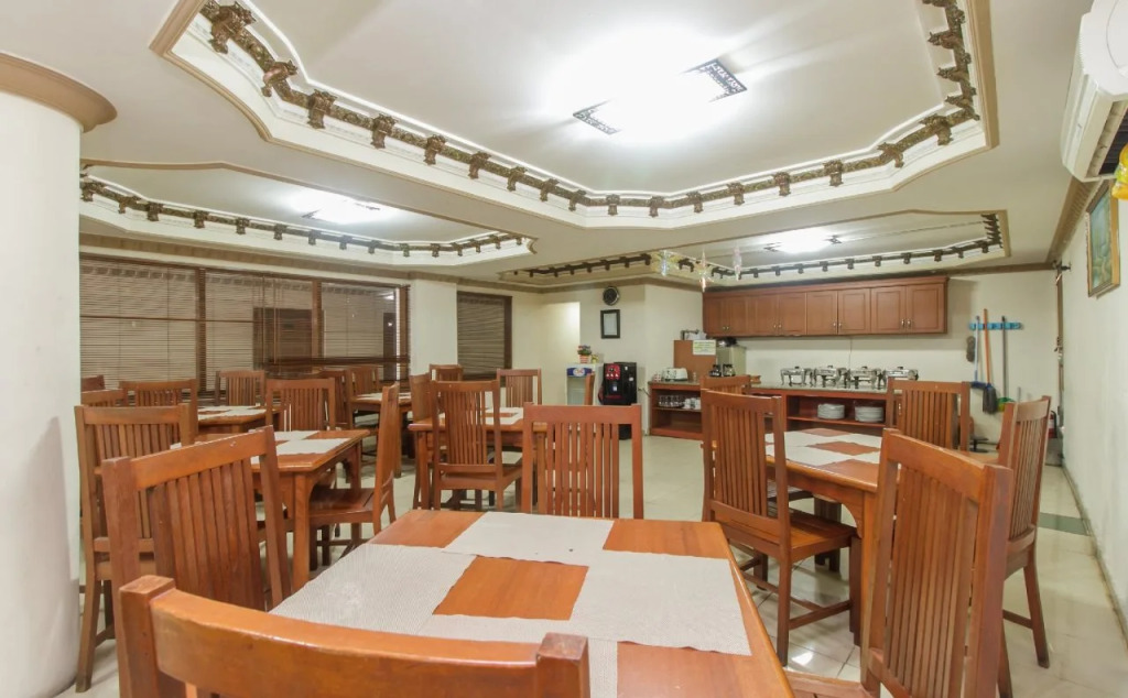 RedDoorz Plus near Taman Siring