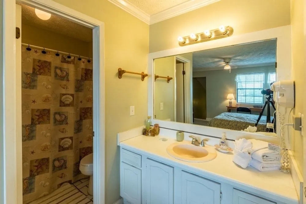 Lullwater Drive 301 C-423 - 2 Br condo by RedAwning
