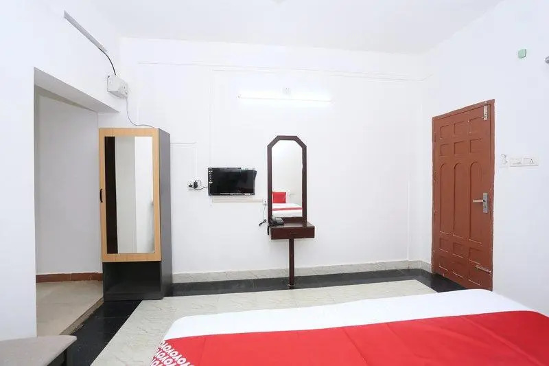 OYO Flagship 45302 Kaveri Tourist Home Guruvayur