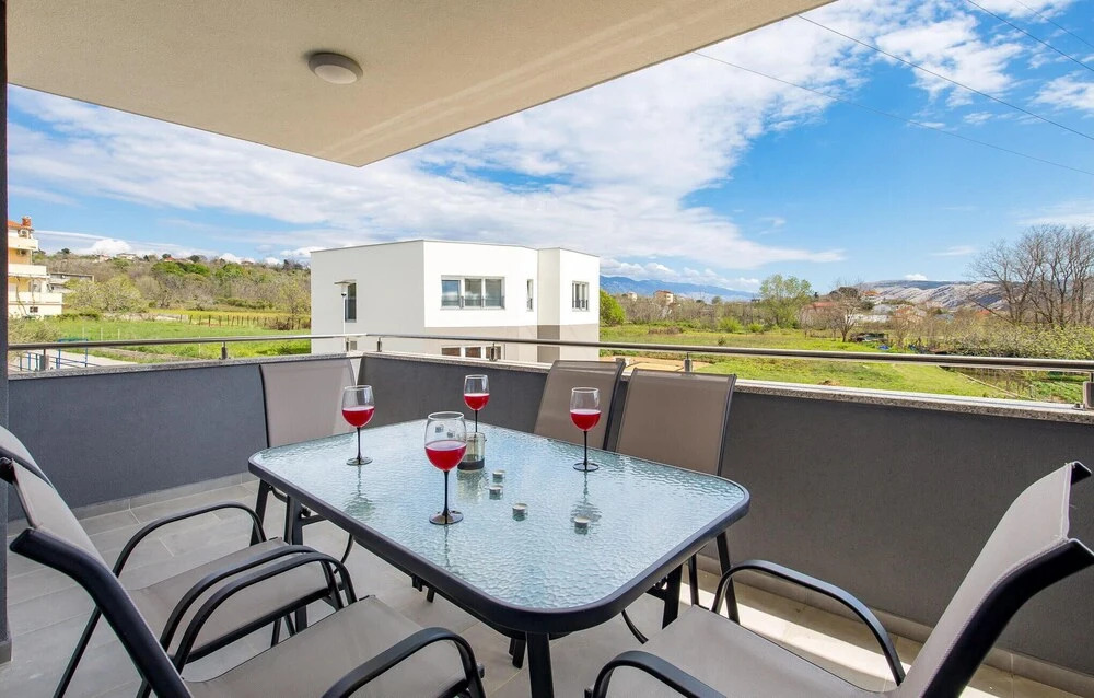 Amazing Home in Rab With Wifi, 4 Bedrooms and Swimming Pool