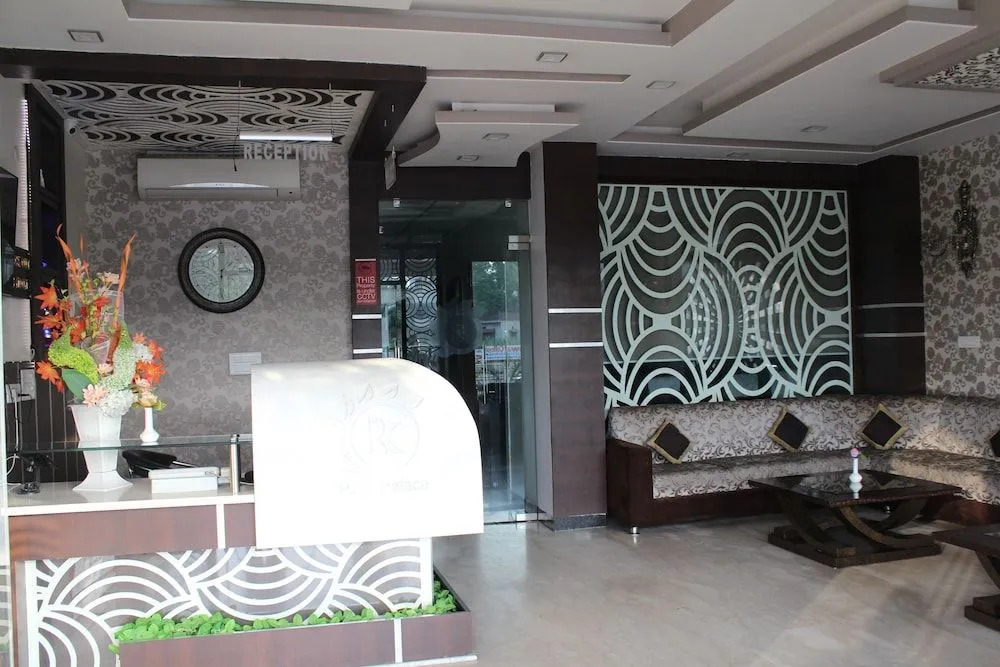 Hotel R K Palace - Simple Stay Royal Comfort