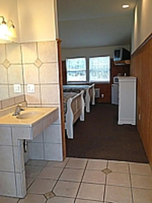Pelican Point Motel