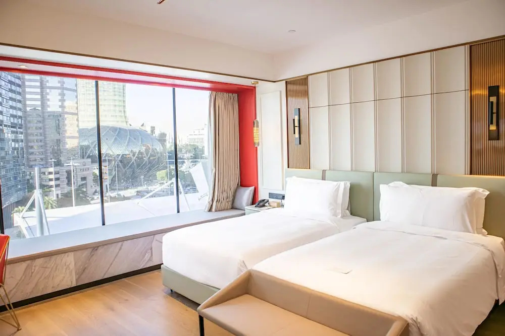 Yoho Resorts World Hotel