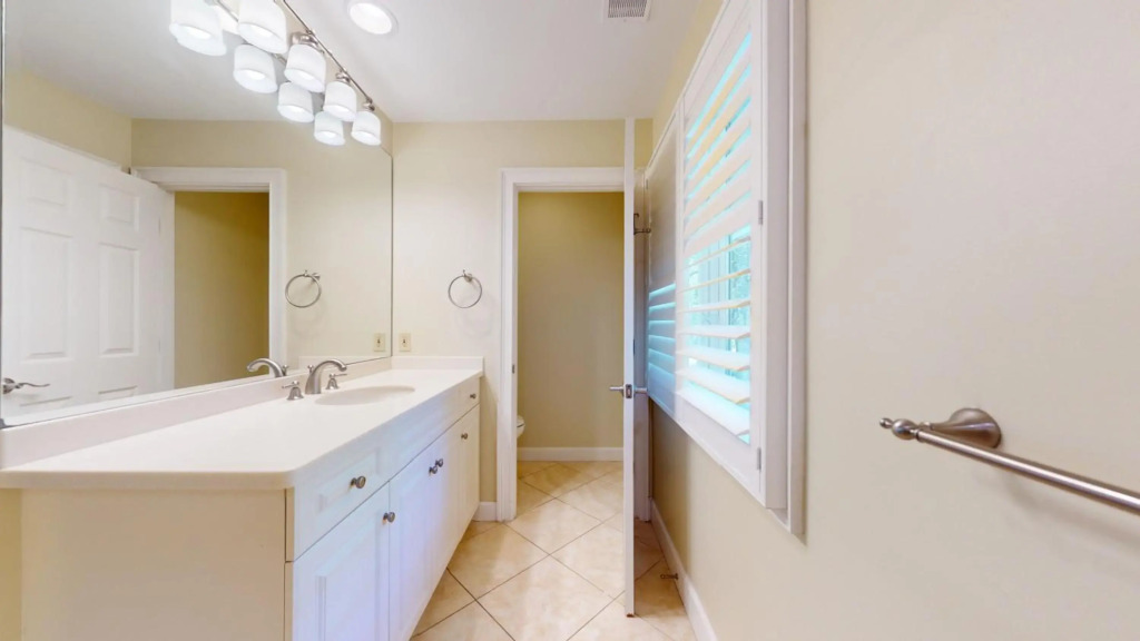 1 Troon Dr