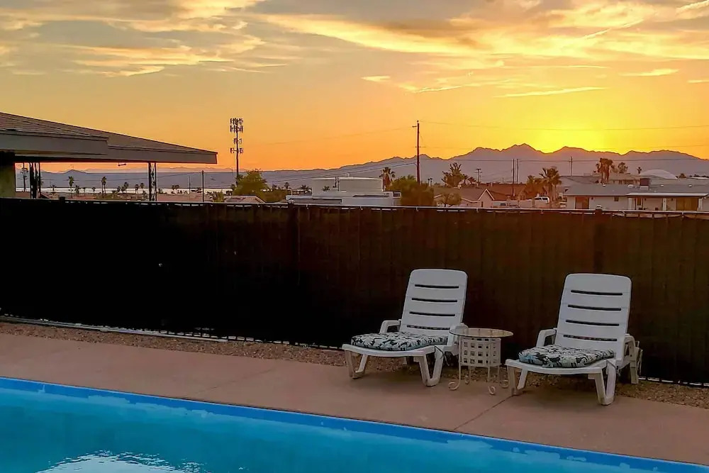 4 Mi to Beach: Lake Havasu Apartment w/ Pool!