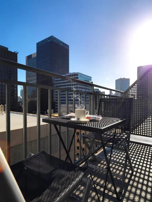 Oaks Melbourne on Collins Suites
