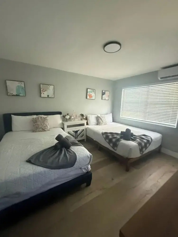 2 Coastal Units Walk to Beach Patio & Parking