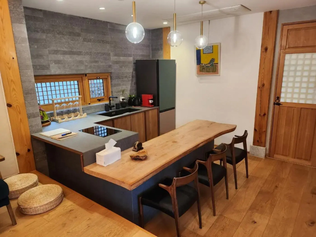 IRIRU Boutique Guesthouse - Hanok Korean traditional house