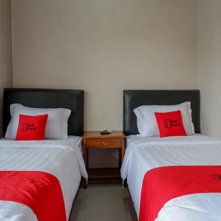 RedDoorz @ Jalan Majapahit Semarang