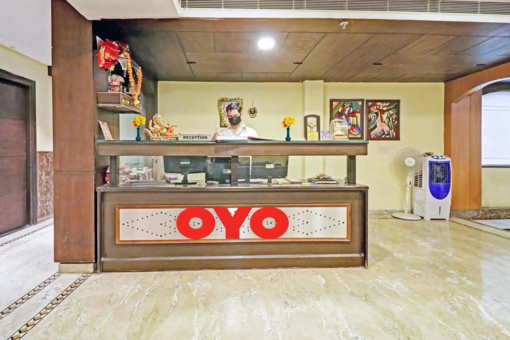 OYO 90654 Hotel Grand Luxury