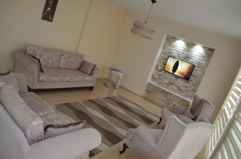 216 Hill Suites
