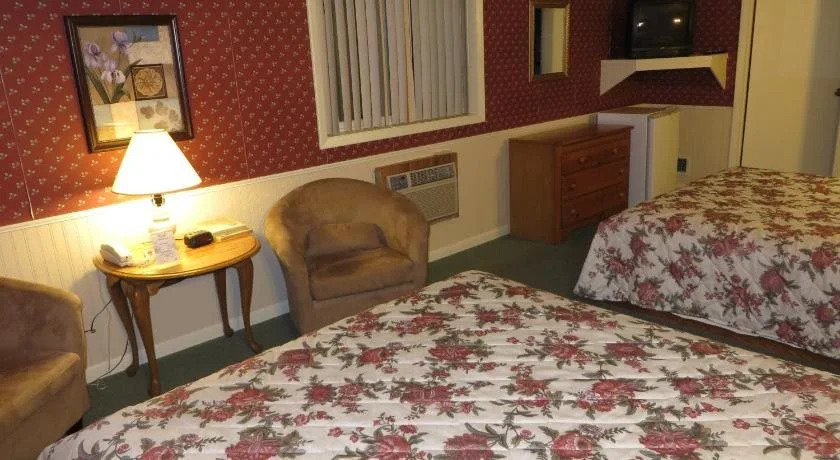 Travelers Inn Motel - Eagle River Downtown