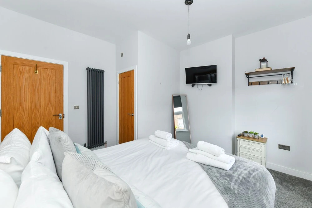 Long Eaton Modern 4bed House