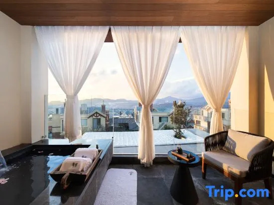 Tengchong Ruili Hot Spring Scenic Hotel
