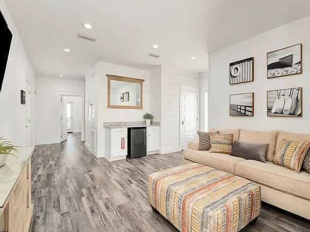 Costal Style 3-story W 7BR and Near the Beach