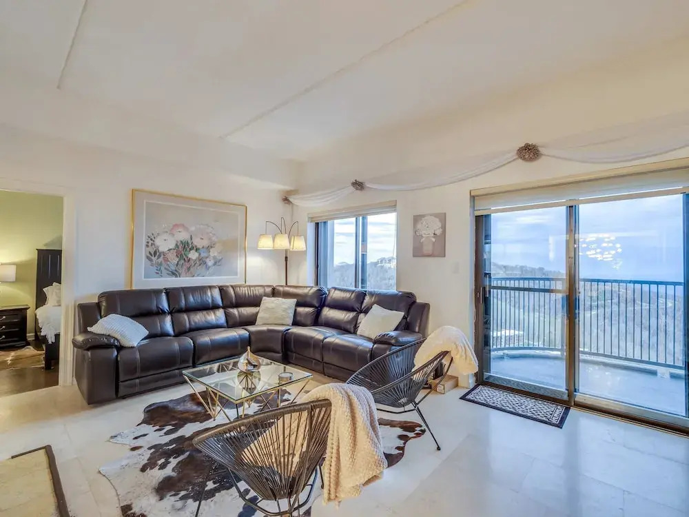 Uhost AI 2BR Condo w Balcony Great Views