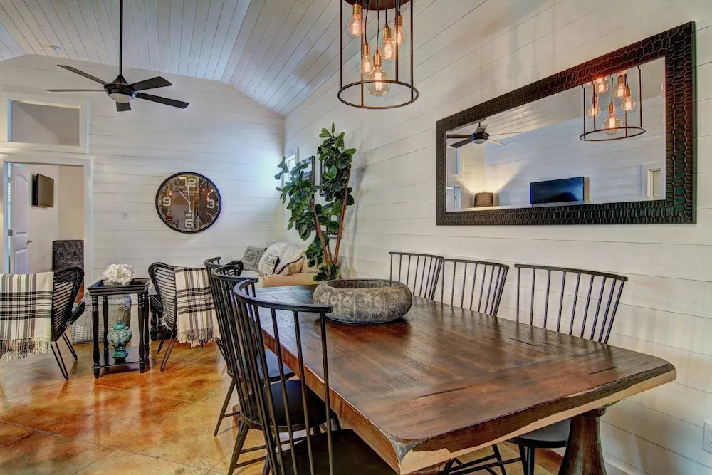 7th Sunrise 3 Bedroom Condo by RedAwning