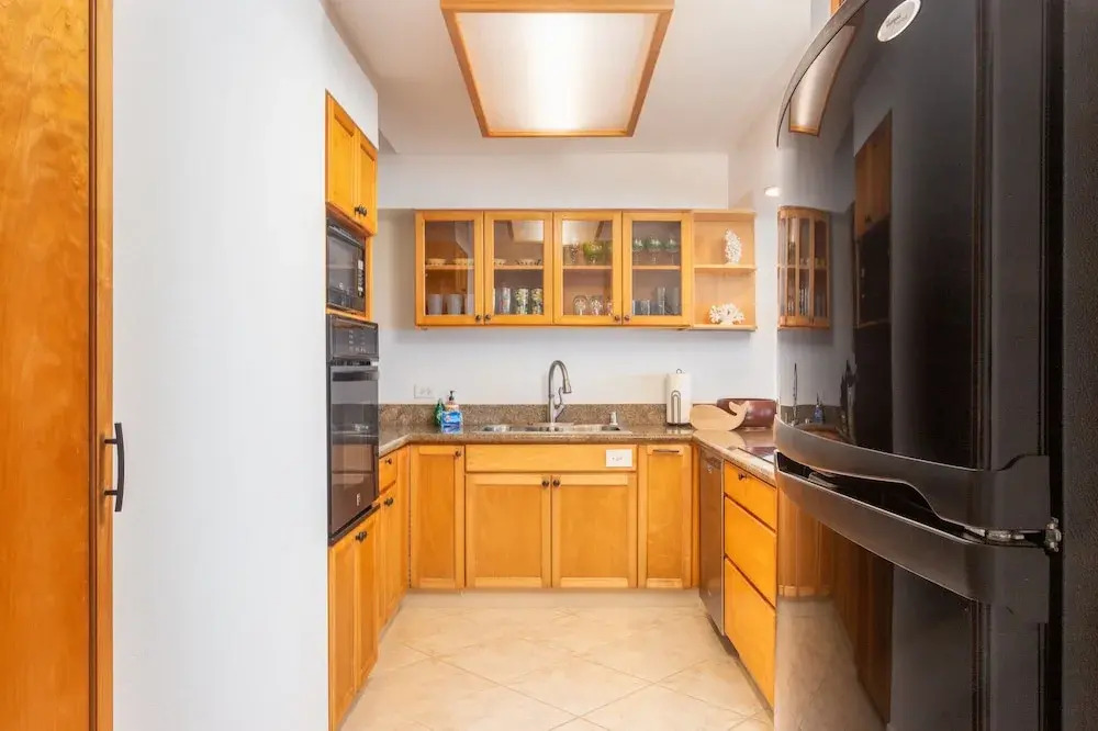 Pu'u Poa 303 2 Bedroom Condo by RedAwning