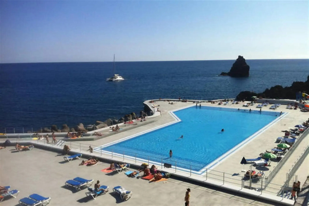 Romantic Lido For Couples