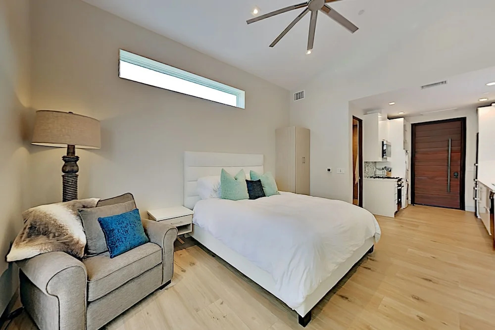 1569lorr Studio Bedroom Home