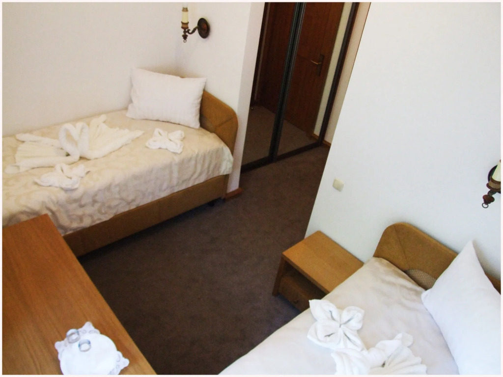 Auska Hotel