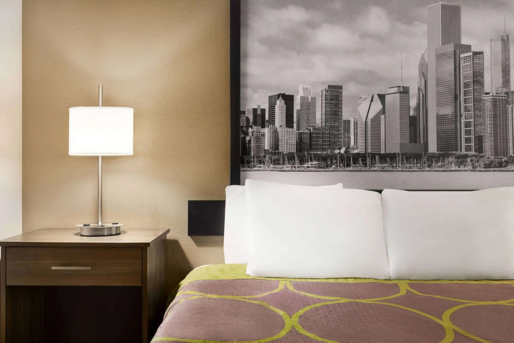 Super 8 by Wyndham Joliet