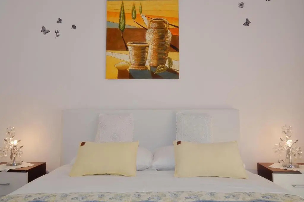 Apartments and Rooms Anika
