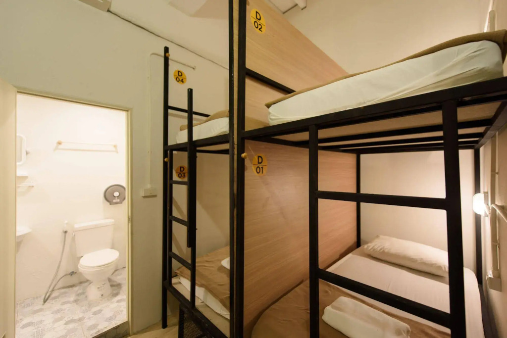 Warm White Hostel