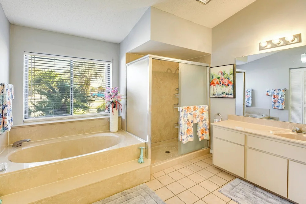 casa Ensenada in Palm Coast: Lanai + Heated Pool