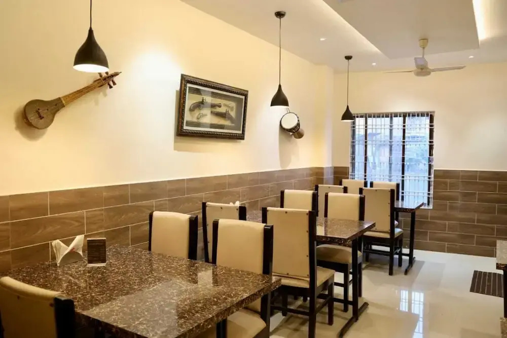 Regal Guest House by ROH