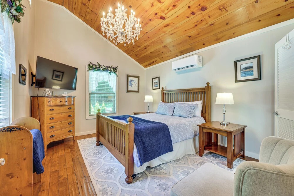 Hot Tub, Fire Pit: Family-friendly Murphy Home