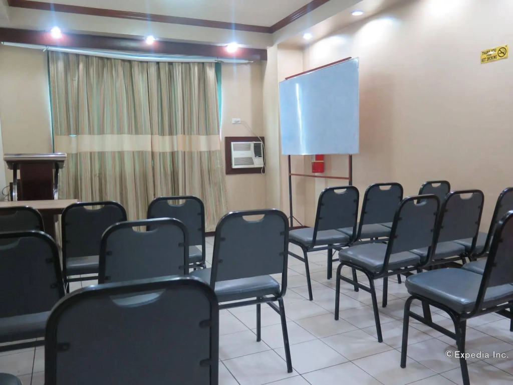 OYO 210 Apple Tree Suites