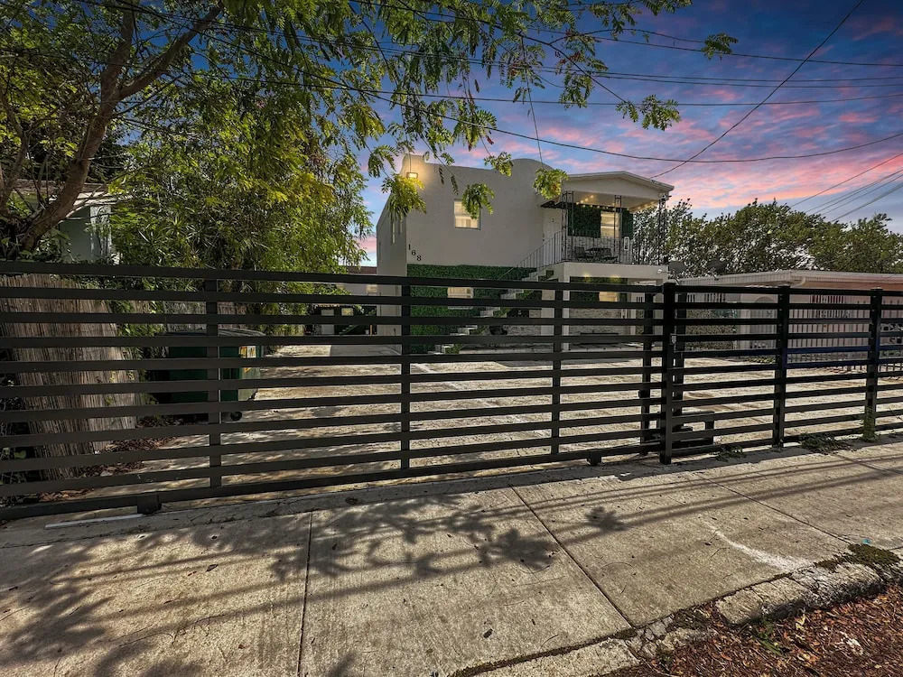28 Guest - 4 Kitchens. Jungle Retreat in Heart Wynwood