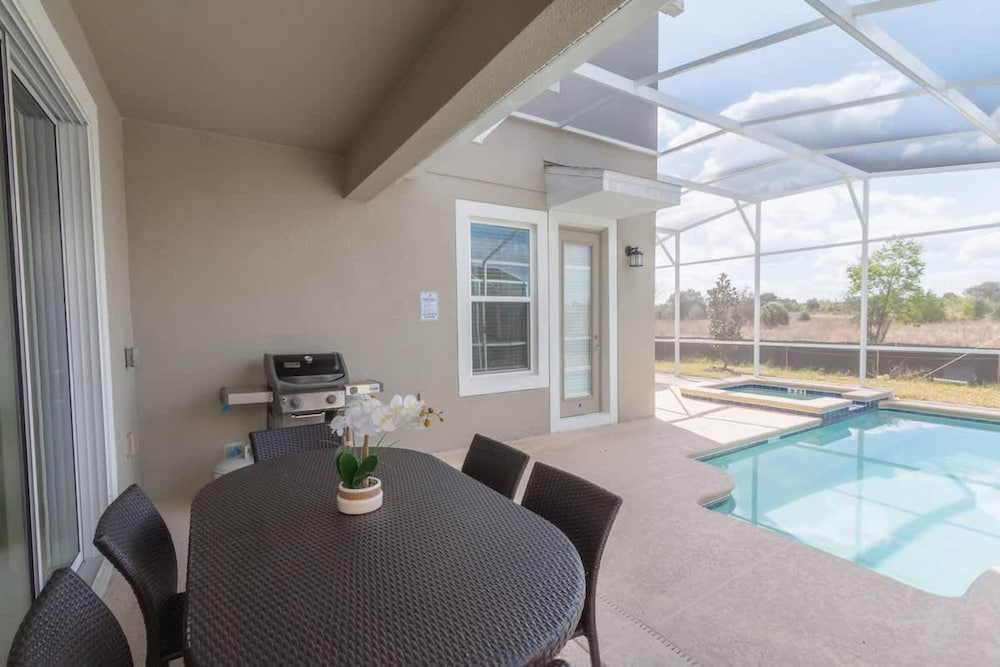 Comfortable Beds - Fully Equipped Kitchen Pool Spa