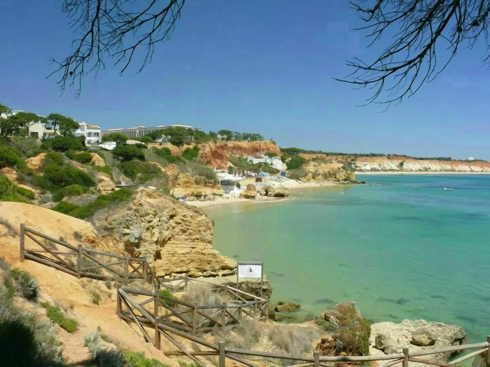 Albufeira 2 Bedroom Apartment 5 min From Falesia Beach and Close to Center! B