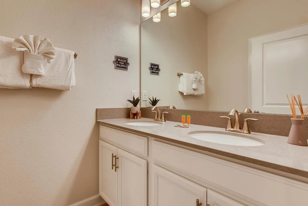 4810 LL - 5BD Private Pool Townhome - Storey Lake