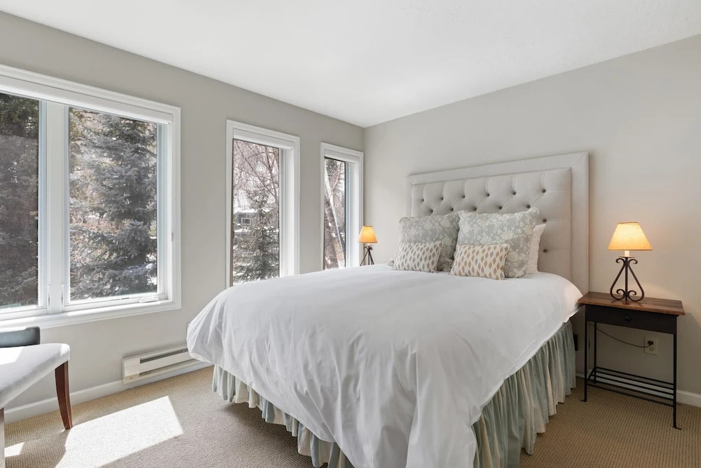 Ghostriders 10 by Avantstay Penthouse Suite w/ Large Patio & Mountain Views!