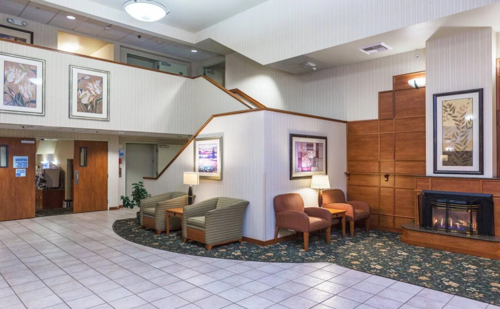 Holiday Inn Express Hotels & Suites Burlington by IHG